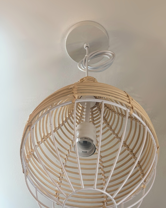 Isla E27 White Metal Pendant