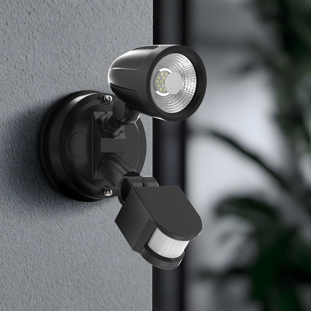ILLUME 10w LED IP44 Black Single with Sensor Spotlight
