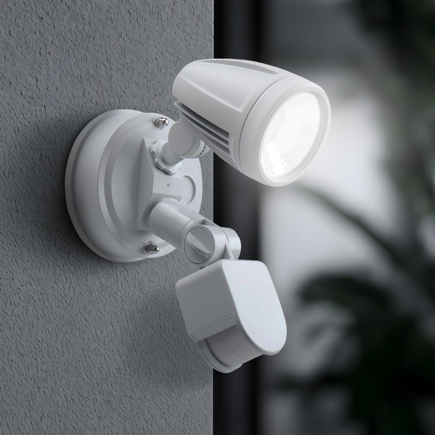 ILLUME 10w LED IP44 White Single with Sensor Spotlight