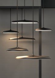 Artist 40 Pendant Black