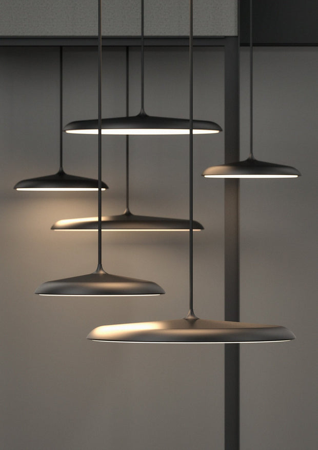 Artist 40 Pendant Black